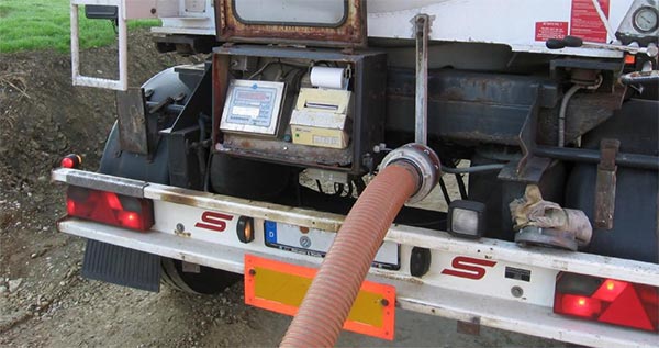 Camión de reparto de pellet a granel